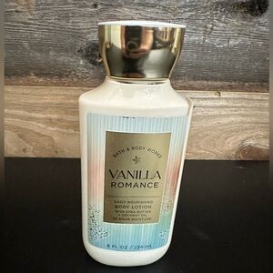 Bath & Body Works Vanilla Romance Daily Nourishing Body Lotion 8 FL OZ NEW